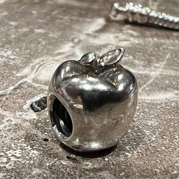 NWT Authentic Chamilia- Apple Charm in 925 Sterling Silver Fruit Food Bead - Picture 3 of 5
